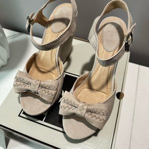 Authentic FRYE Alexa Bow Wedge Leather Sandals NEW IN BOX Size 10